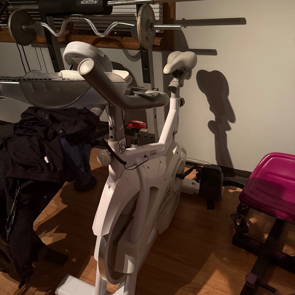 Exercise bike - Picture 1 of 1